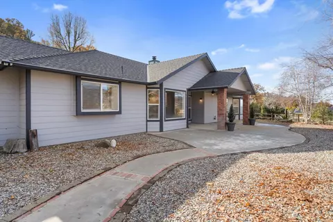 Exterior - 22521 Fargo Way, Tehachapi, CA 93561 photo 3 of 10