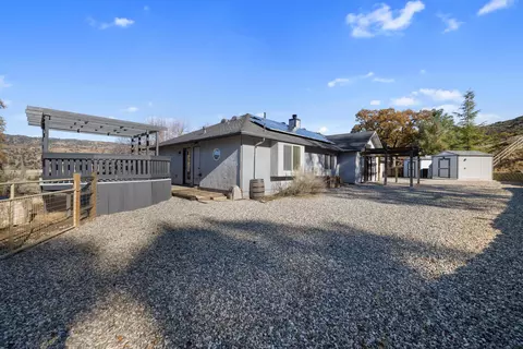 Exterior - 22521 Fargo Way, Tehachapi, CA 93561 photo 7 of 10