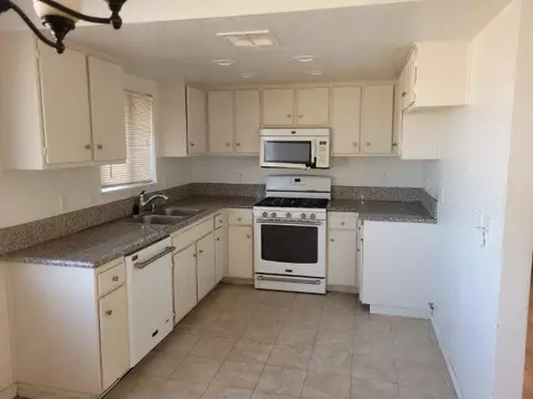 40914 Fieldspring St, Lancaster, CA 93535 photo 2