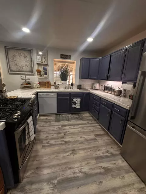 Kitchen - 15879 Lee St, Mojave, CA 93501 photo 2 of 3