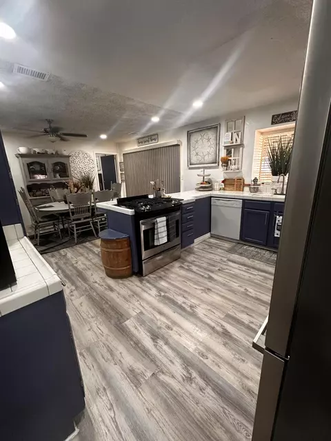 Kitchen - 15879 Lee St, Mojave, CA 93501 photo 3 of 3