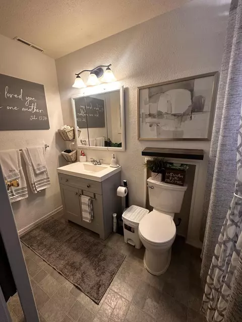 Bath - 15879 Lee St, Mojave, CA 93501 photo 2 of 2