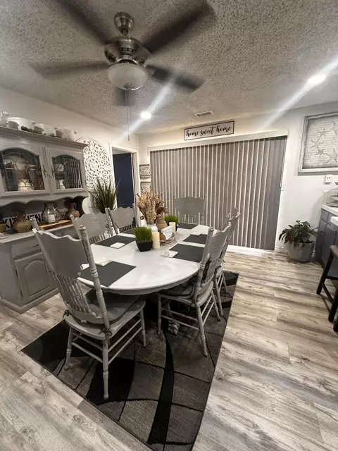 Dining - 15879 Lee St, Mojave, CA 93501 photo 2 of 2