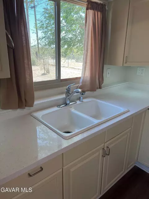 Kitchen - 3358 Martin Ave, Mojave, CA 93501 photo 7 of 8