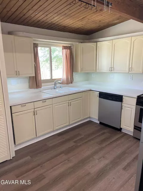Kitchen - 3358 Martin Ave, Mojave, CA 93501 photo 1 of 8