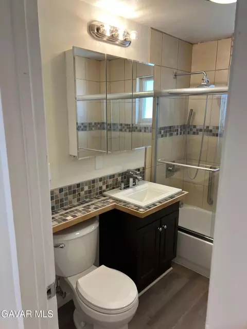 Bath - 3358 Martin Ave, Mojave, CA 93501 photo 1 of 3
