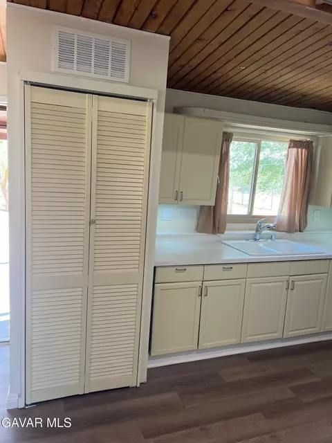 Kitchen - 3358 Martin Ave, Mojave, CA 93501 photo 6 of 8