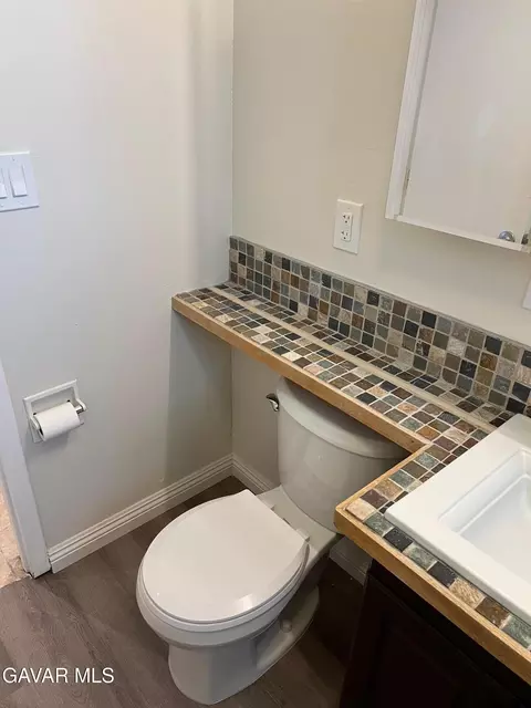 Bath - 3358 Martin Ave, Mojave, CA 93501 photo 2 of 3