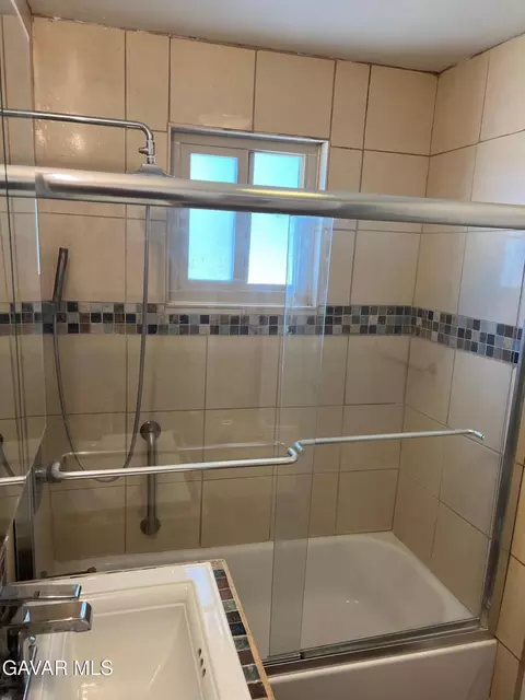 Bath - 3358 Martin Ave, Mojave, CA 93501 photo 3 of 3