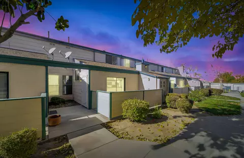 44526 15th St E #10, Lancaster, CA 93535