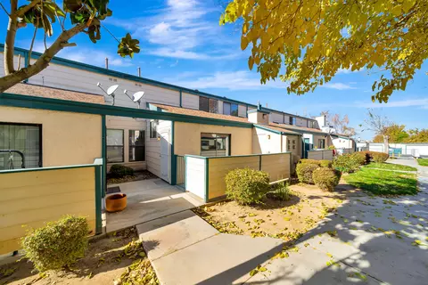 44526 15th St E #10, Lancaster, CA 93535 photo 2