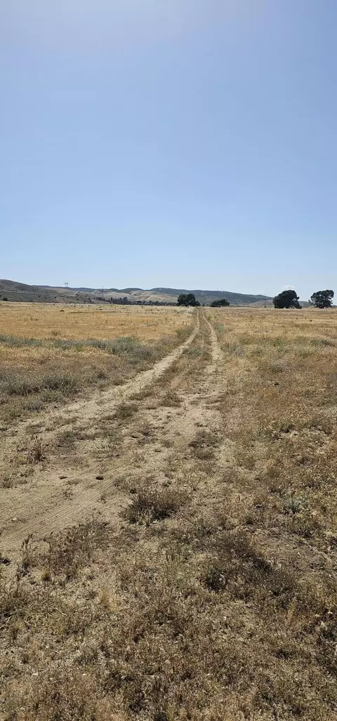 Avenue K8 102 St West, Del Sur, CA 93536