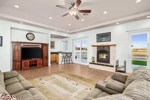 8127 Ave E12 W, Lancaster, CA 93536 photo 12