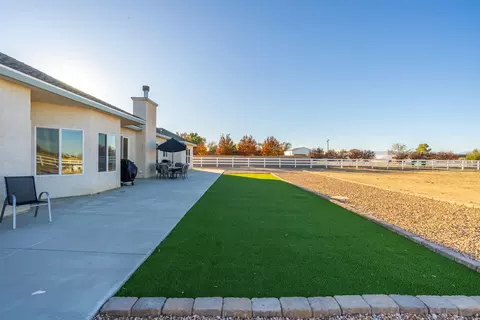 8127 Ave E12 W, Lancaster, CA 93536 photo 46
