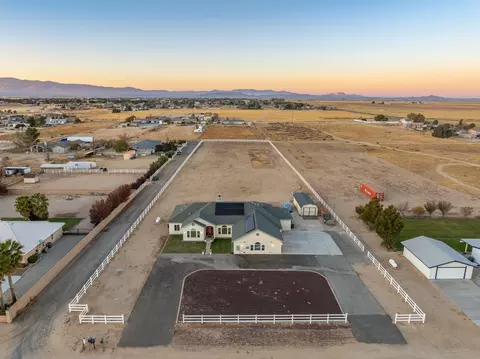 8127 Ave E12 W, Lancaster, CA 93536 photo 2