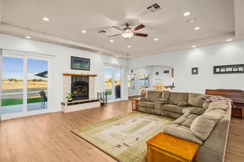 8127 Ave E12 W, Lancaster, CA 93536 photo 10