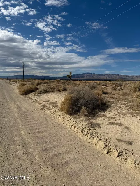 W 85th Street, Rosamond, CA 93560