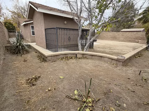 Exterior - 43340 27th St W, Lancaster, CA 93536 photo 15 of 16