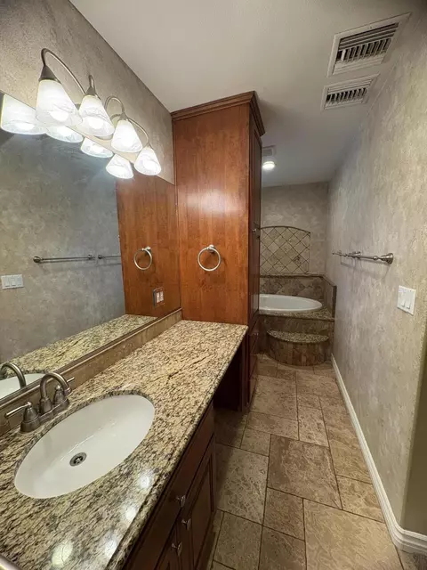 Bath - 43340 27th St W, Lancaster, CA 93536 photo 2 of 5