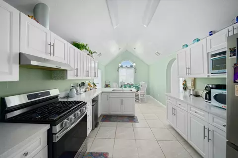 Kitchen - 8284 Prospect St, Mojave, CA 93501 photo 3 of 4