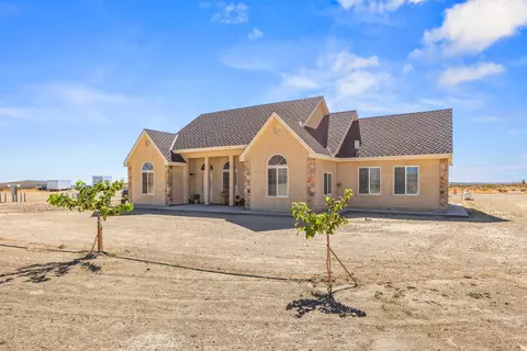 Exterior - 8284 Prospect St, Mojave, CA 93501 photo 3 of 9