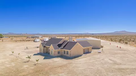 Exterior - 8284 Prospect St, Mojave, CA 93501 photo 4 of 9