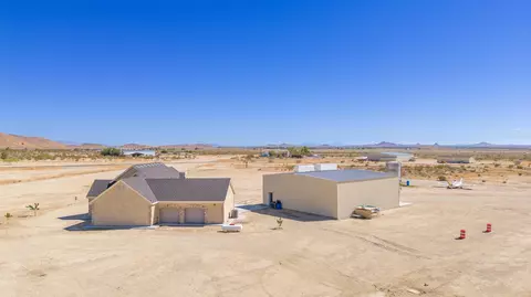 Exterior - 8284 Prospect St, Mojave, CA 93501 photo 6 of 9