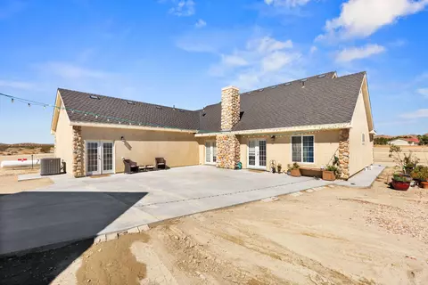 Exterior - 8284 Prospect St, Mojave, CA 93501 photo 5 of 9