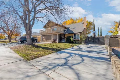 44449 Fenhold St, Lancaster, CA 93535 photo 2