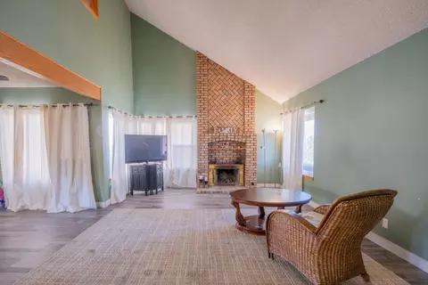 44449 Fenhold St, Lancaster, CA 93535 photo 6