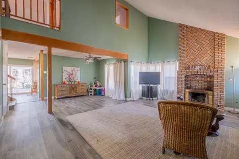 44449 Fenhold St, Lancaster, CA 93535 photo 5