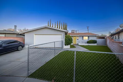 43822 Loneoak Ave, Lancaster, CA 93534