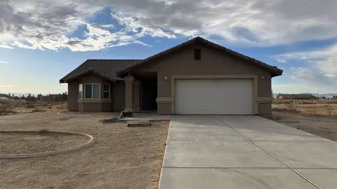 6852 Roland Ave, Rosamond, CA 93560