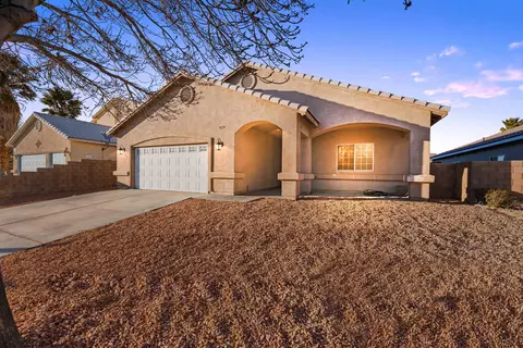 4139 Ave J 6 W, Lancaster, CA 93536