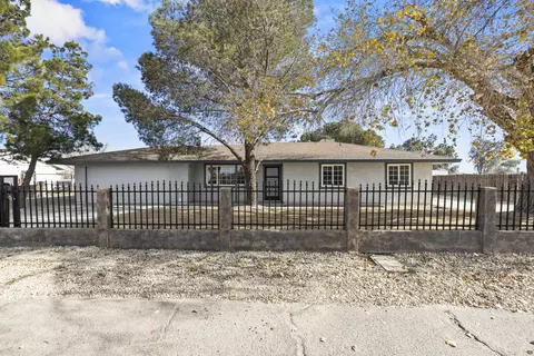 41420 154th St E, Lake Los Angeles, CA 93535