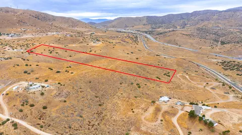 3 Rushing Creek Trl, Palmdale, CA 93550