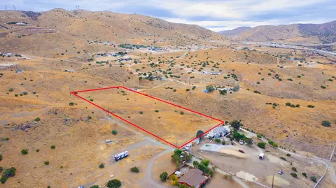 1 Rushing Creek Trl, Palmdale, CA 93550