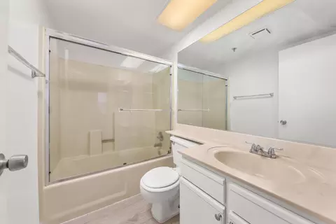 Bath - 44460 15th St E #1, Lancaster, CA 93535 photo 1 of 3