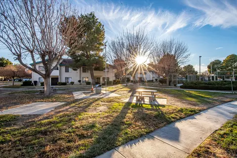 Exterior - 44460 15th St E #1, Lancaster, CA 93535 photo 4 of 4