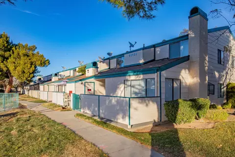 44460 15th St E #1, Lancaster, CA 93535