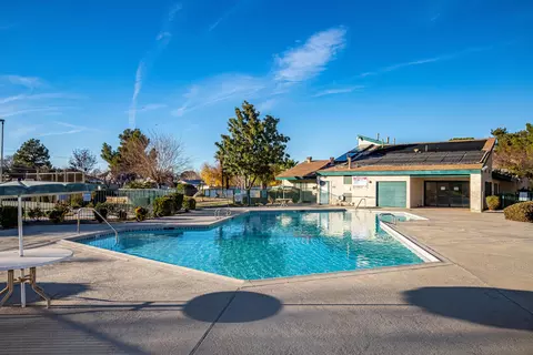 Exterior - 44460 15th St E #1, Lancaster, CA 93535 photo 3 of 4