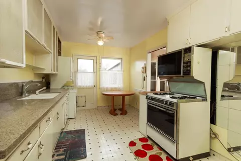 1339 Jackman St W, Lancaster, CA 93534 photo 4