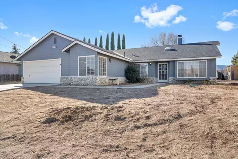 Exterior - 21431 Santa Maria Dr, Tehachapi, CA 93561 photo 2 of 5