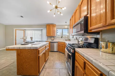 Kitchen - 21431 Santa Maria Dr, Tehachapi, CA 93561 photo 1 of 2