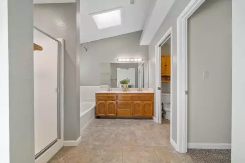 Entry Way - 21431 Santa Maria Dr, Tehachapi, CA 93561 photo 4 of 4