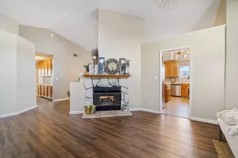 Entry Way - 21431 Santa Maria Dr, Tehachapi, CA 93561 photo 1 of 4