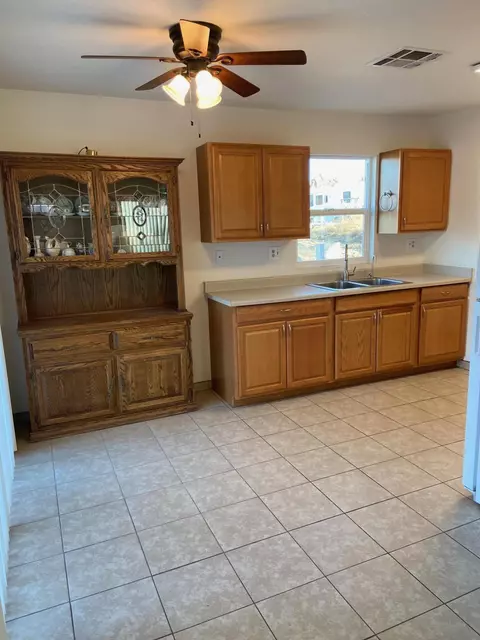 Kitchen - 40074 176th St E, Palmdale, CA 93591 photo 5 of 5