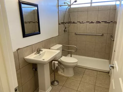 Bath - 40074 176th St E, Palmdale, CA 93591 photo 1 of 1