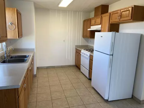 Kitchen - 40074 176th St E, Palmdale, CA 93591 photo 2 of 5