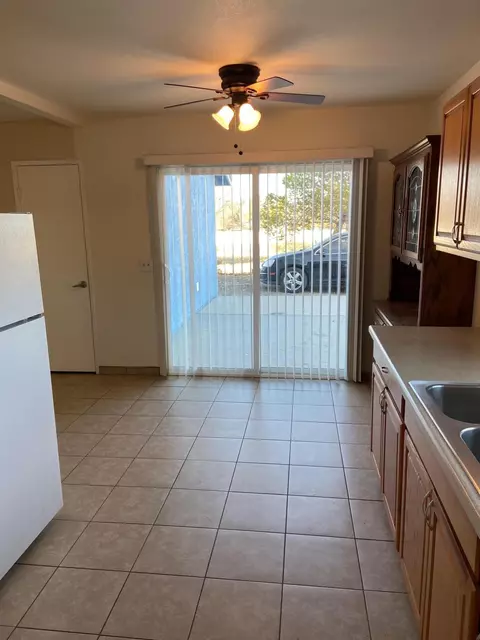 Kitchen - 40074 176th St E, Palmdale, CA 93591 photo 4 of 5